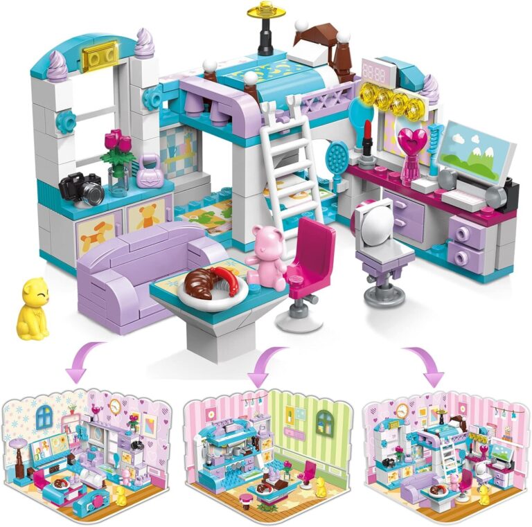 Buntes Bausteinspielzeug zeigt detailliertes Kinderzimmer mit Hochbett und Dekorationen. Buntes Bausteinspielzeug zeigt detailliertes Kinderzimmer mit Hochbett und Dekorationen.