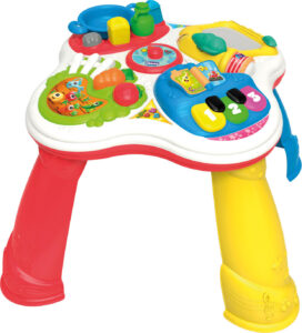 Bunter Aktivitätstisch für Kinder mit verschiedenen Lern- und Spielkomponenten.
