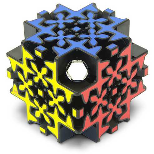 Komplexer Würfel mit buntem geometrischem Muster in Blau, Rot und Gelb. Komplexer Würfel mit buntem geometrischem Muster in Blau, Rot und Gelb.
