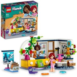 LEGO Friends Set mit buntem Raum und Spielfiguren auf Tisch.