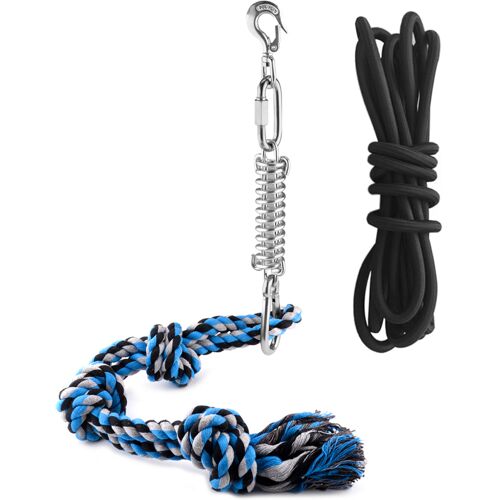 Blau-weißes Seilspielzeug, schwarzes Kletterseil und Metallfeder mit Haken. Blau-weißes Seilspielzeug, schwarzes Kletterseil und Metallfeder mit Haken.
